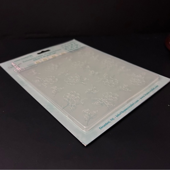 Leane Creatief 6” x 6” embossing folder - BLOSSOM - Picture 4 of 4